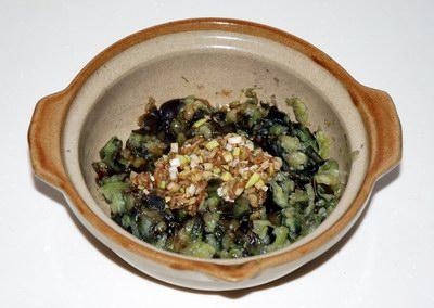 拌茄泥的做法(生拌茄泥)